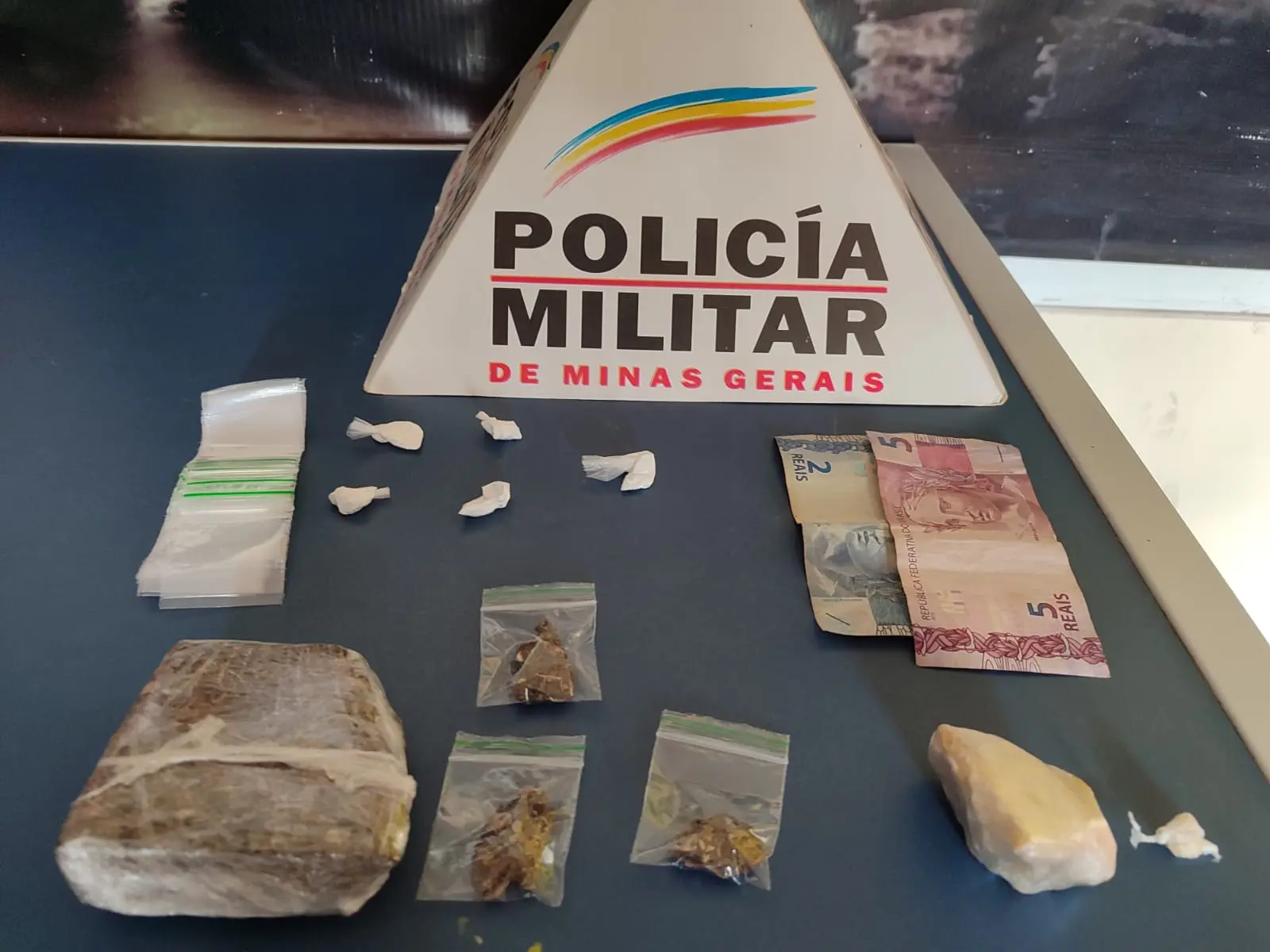 Dupla é detida por tráfico no Jardim Esperança