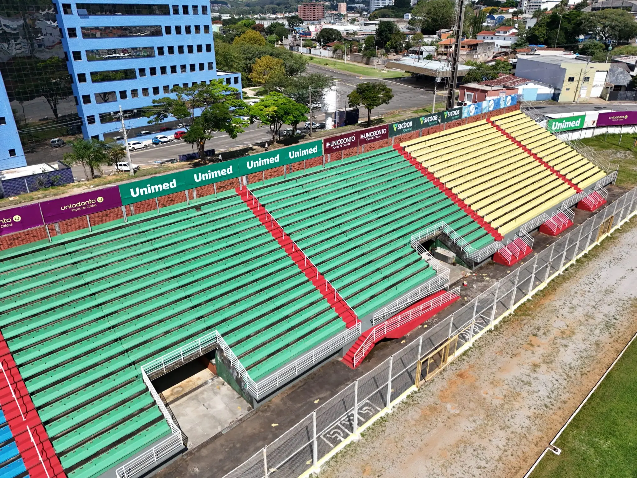 Arquibancada descoberta estará disponível na estreia da Caldense neste doming
