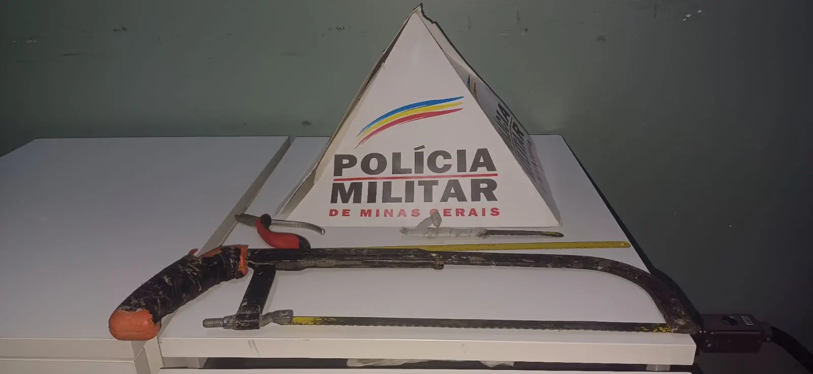 PM impede furto de fiação elétrica com prisão de autor