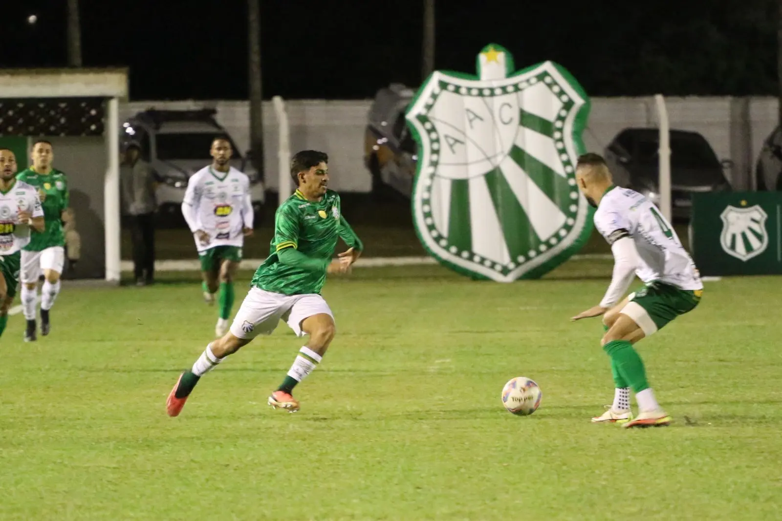 Caldense faz 'gol que Pelé não fez', mas sede a empate ao Mamoré