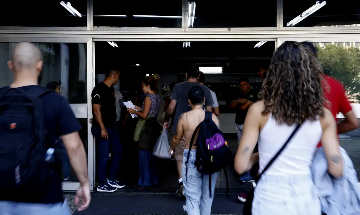 CNU 2025 | Mais de 3 mil vagas com salários de entre R$ 4 mil e R$ 17 mil.