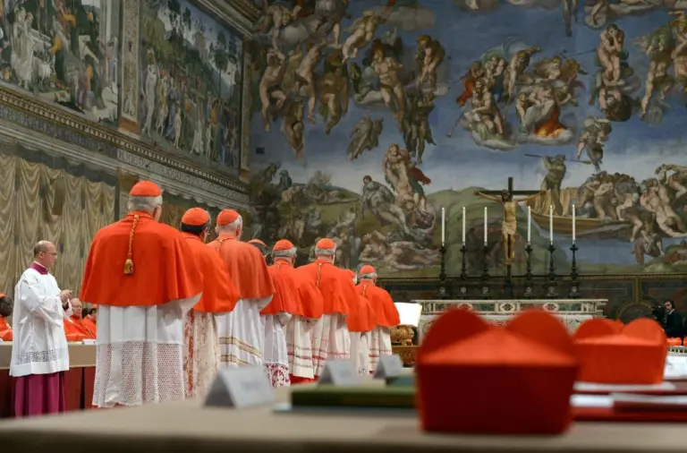Conclave para eleger o novo papa tem início nesta quarta-feira