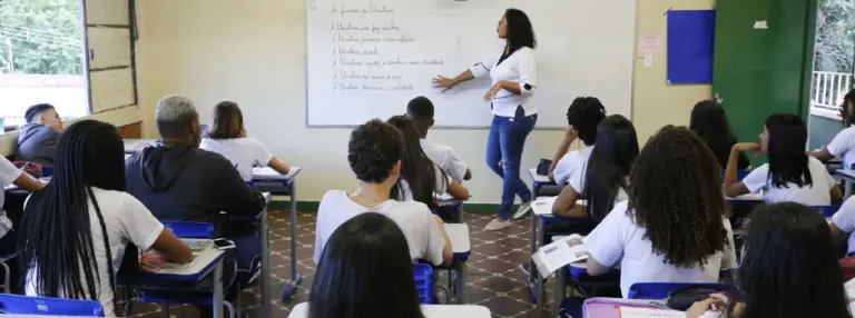 Governo de Minas anuncia novo concurso público da Educação com mais de 10 mil vagas