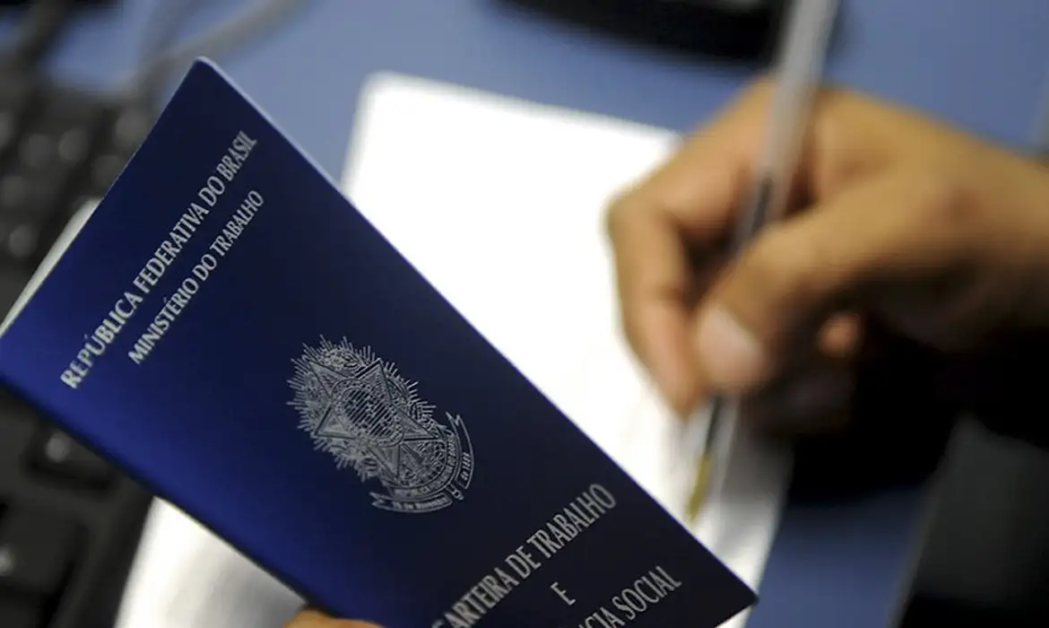 Taxa de desemprego é a menor para o trimestre desde 2012