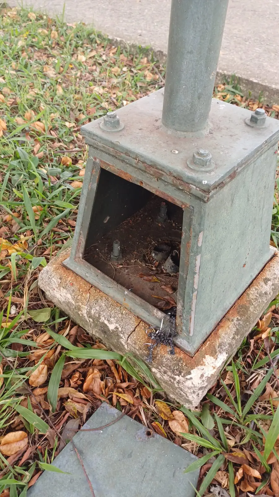 Furtos de cabos comprometem iluminação e segurança na ciclovia da João Pinheiro