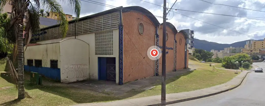 Vereador denuncia deterioração de ginásio poliesportivo e pede melhorias