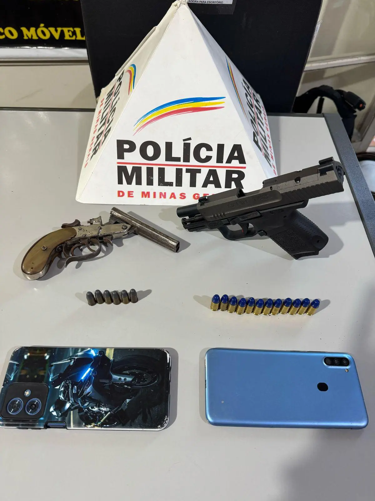 PM prende dois suspeitos e apreende armas no Jardim Caldense
