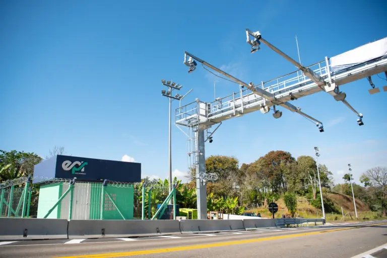 Pedágio eletrônico dá mais rapidez ao trânsito de veículos no sul de Minas