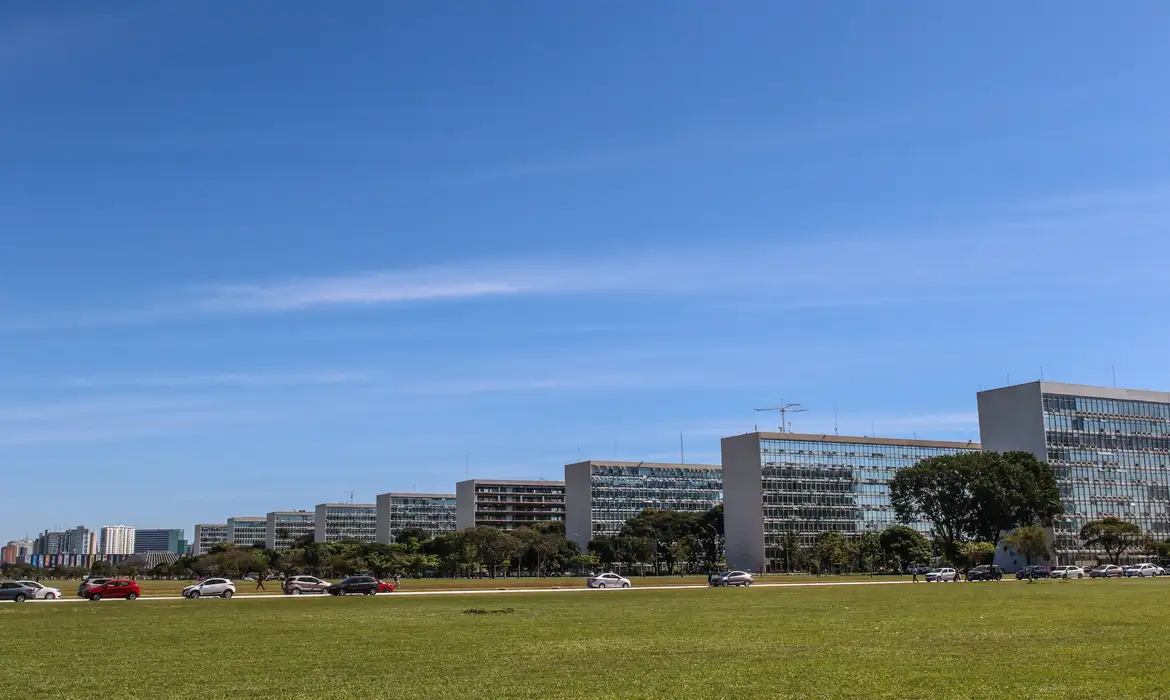 Senado aprova reajuste salarial de servidores federais