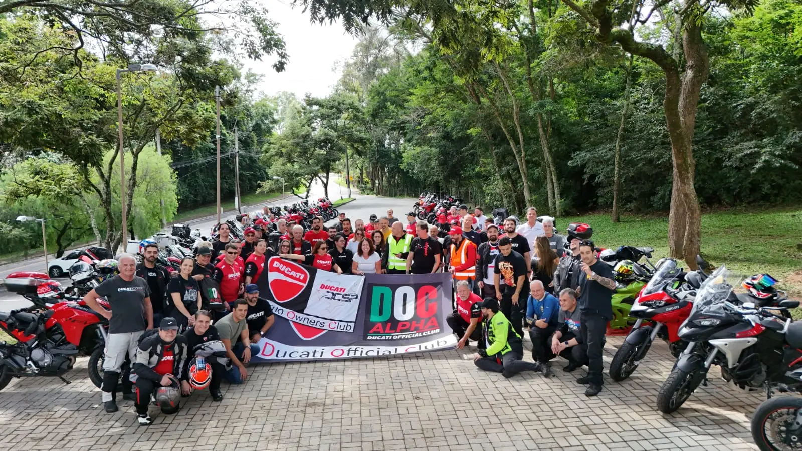 Evento em Poços reúne fãs proprietários de motos Ducatis de todo o Brasil