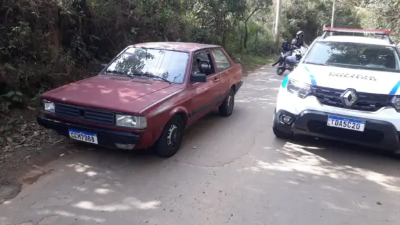 PM recupera carro furtado e prende ladrões PM recupera carro furtado e prende ladrões