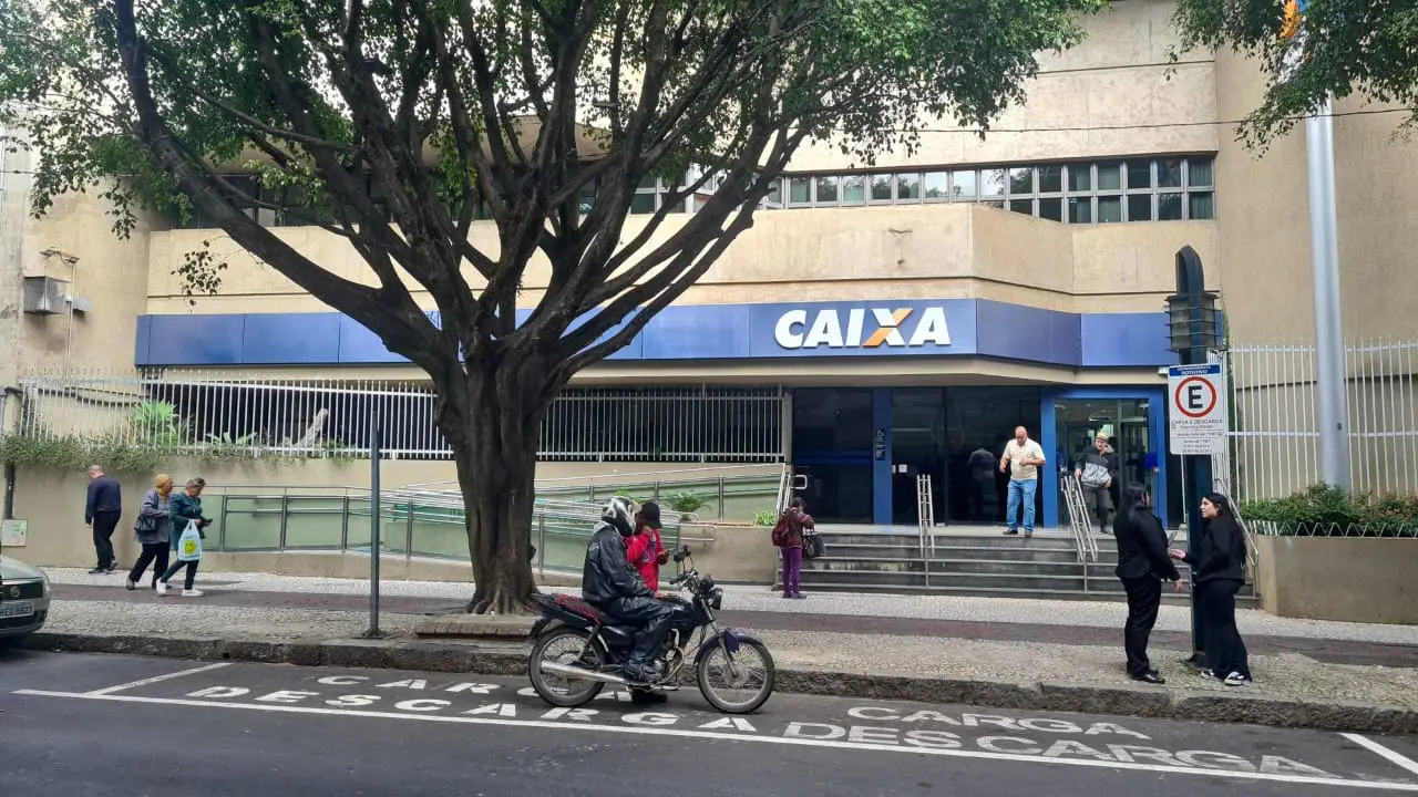 Caixa Econômica abre espaço para vacinação contra a gripe em Poços