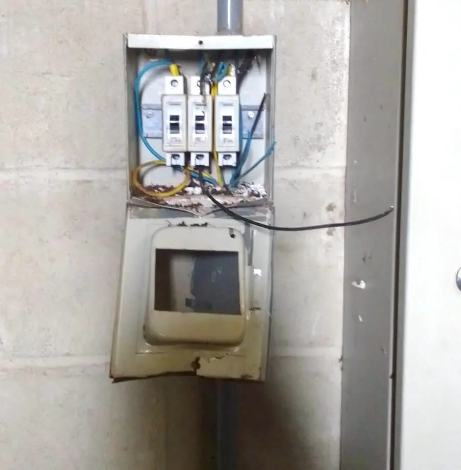 Vândalos invadem Elevatória no Jardim Novo Mundo e furtam fiação