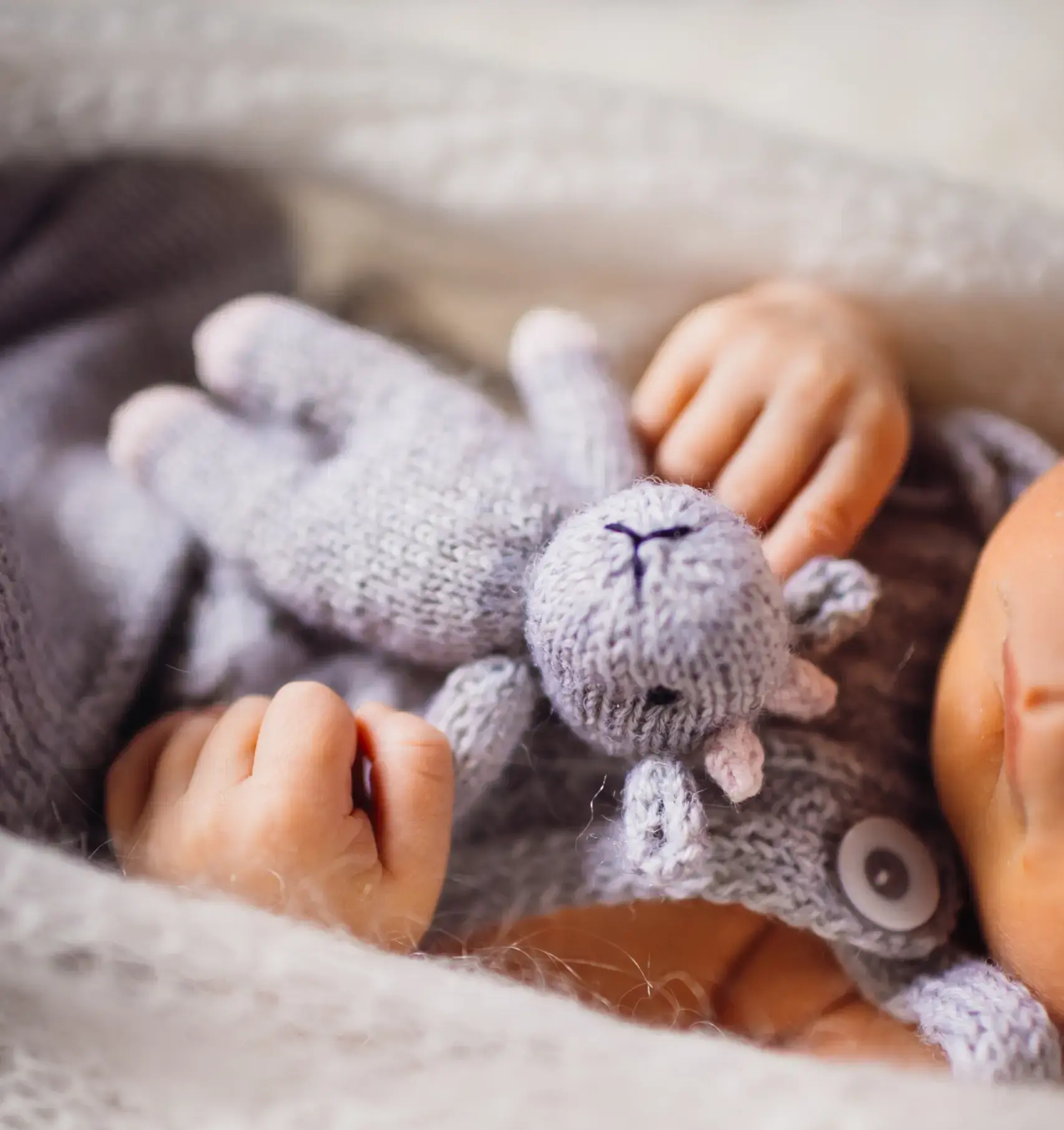 MG | Homem agride bebê de 4 meses ao confundi-lo com bebê reborn