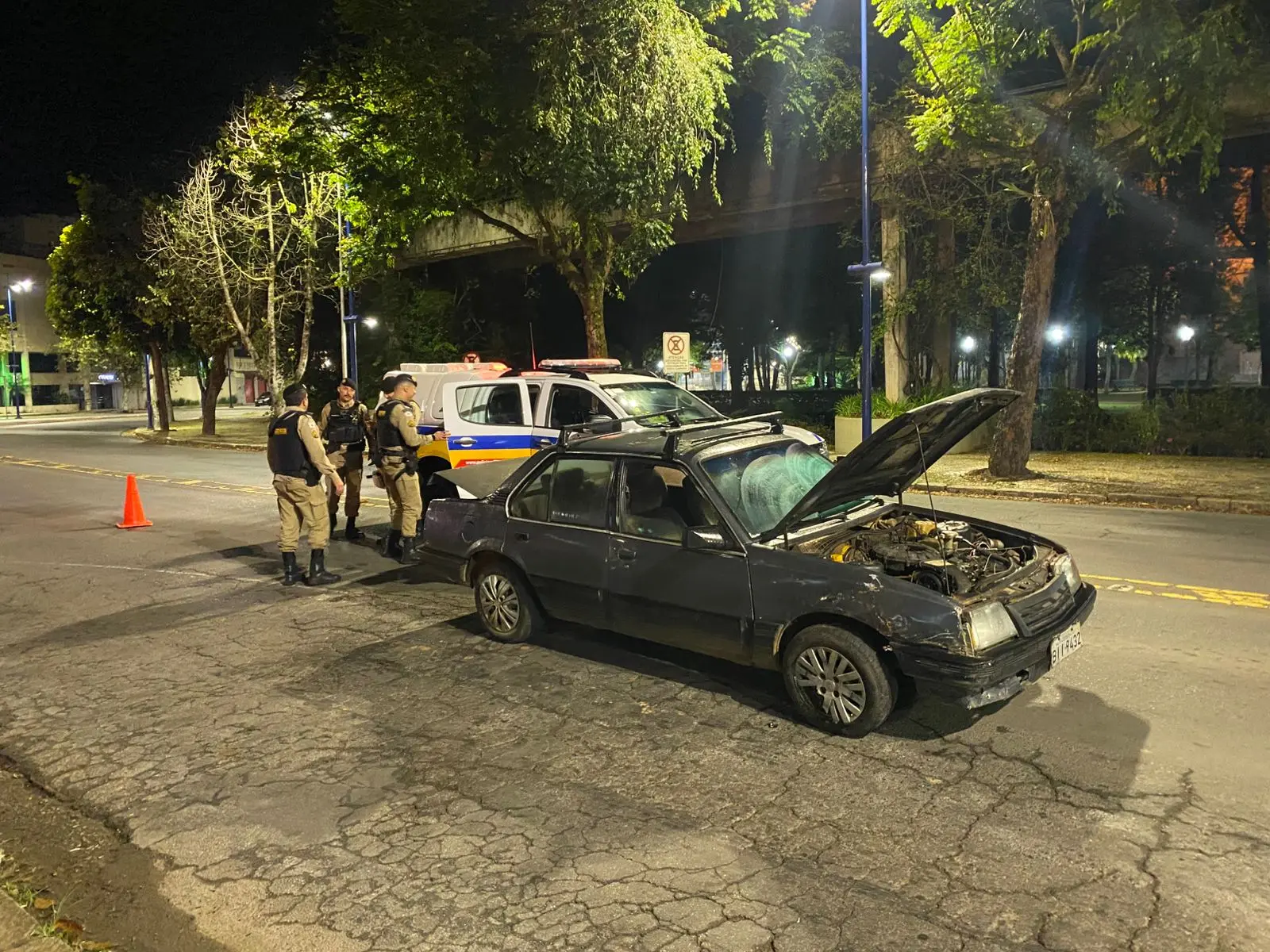 PM recupera carro e ferramentas furtadas e prende autores; vítima ainda não sabia do crime PM recupera carro e ferramentas furtadas e prende autores; vítima ainda não sabia do crime