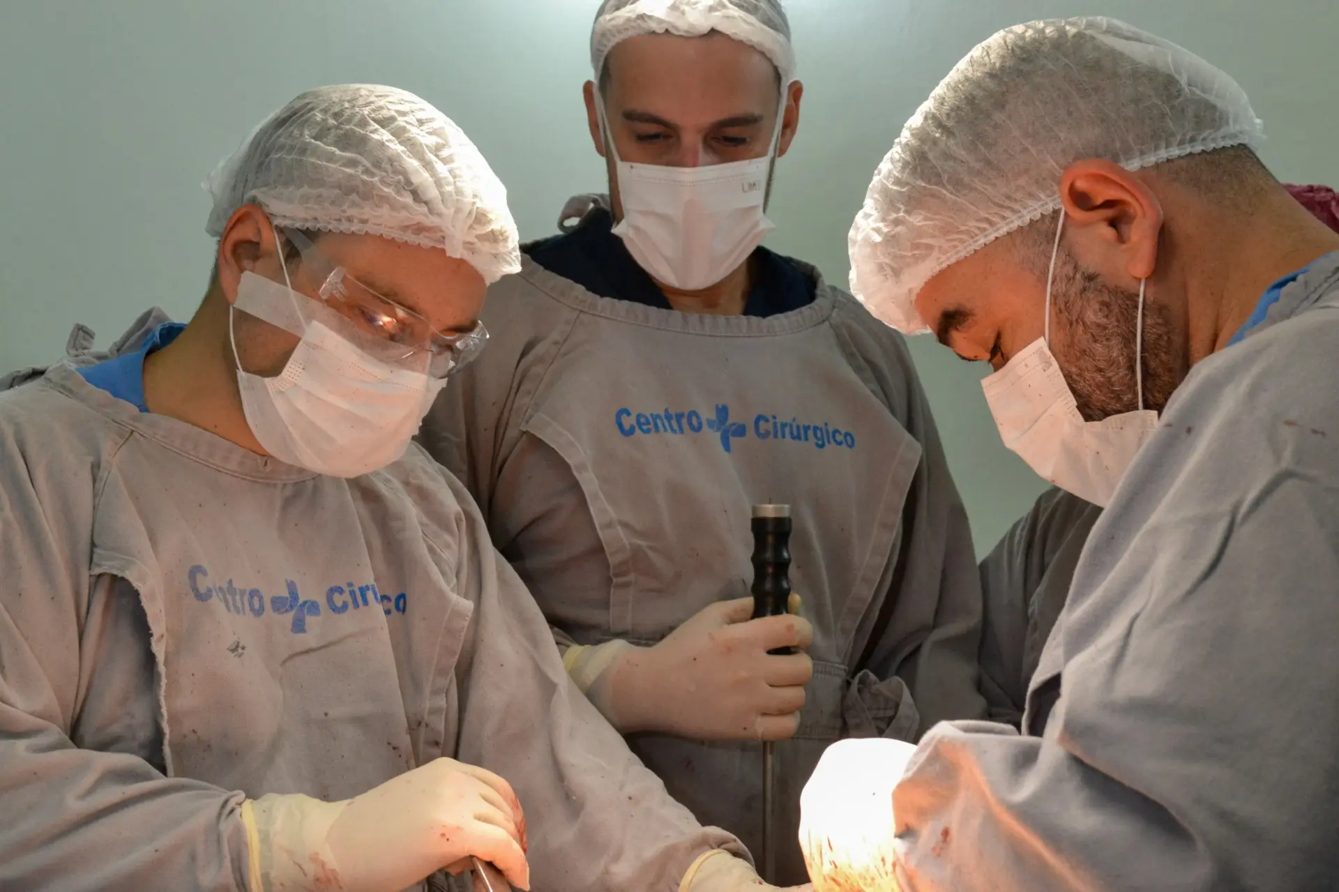 Santa Casa realiza cirurgia rara pelo SUS e devolve mobilidade a paciente após mais de 40 anos