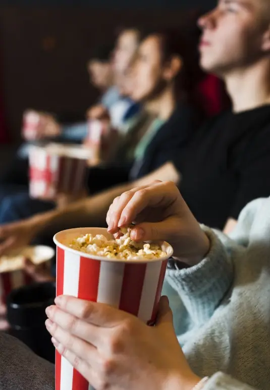 Posso levar comida ao cinema? Veja orientações do Procon Poços