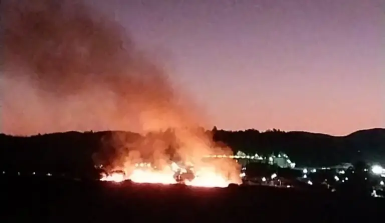 Incêndio atinge área do aeroporto; dois adolescentes são detidos pela polícia