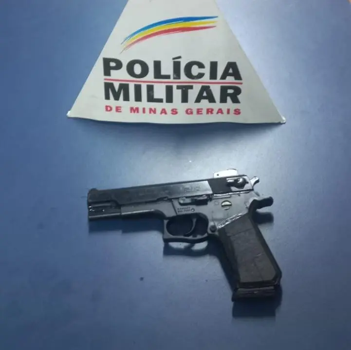 Após extorquir vítimas com arma falsa, homem é localizado e preso pela PM
