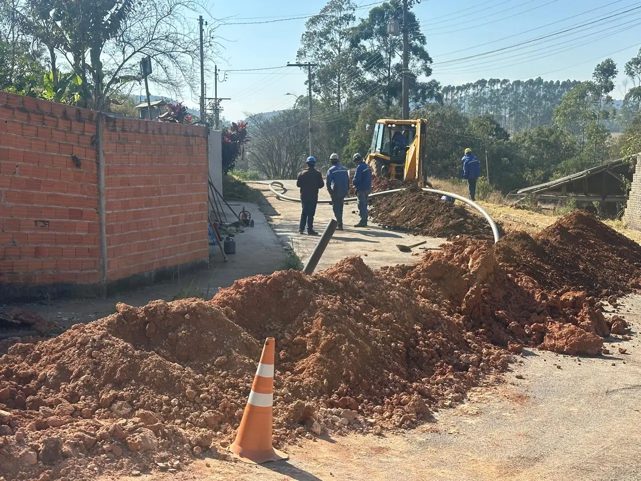 DMAE implanta nova rede de esgoto na região leste