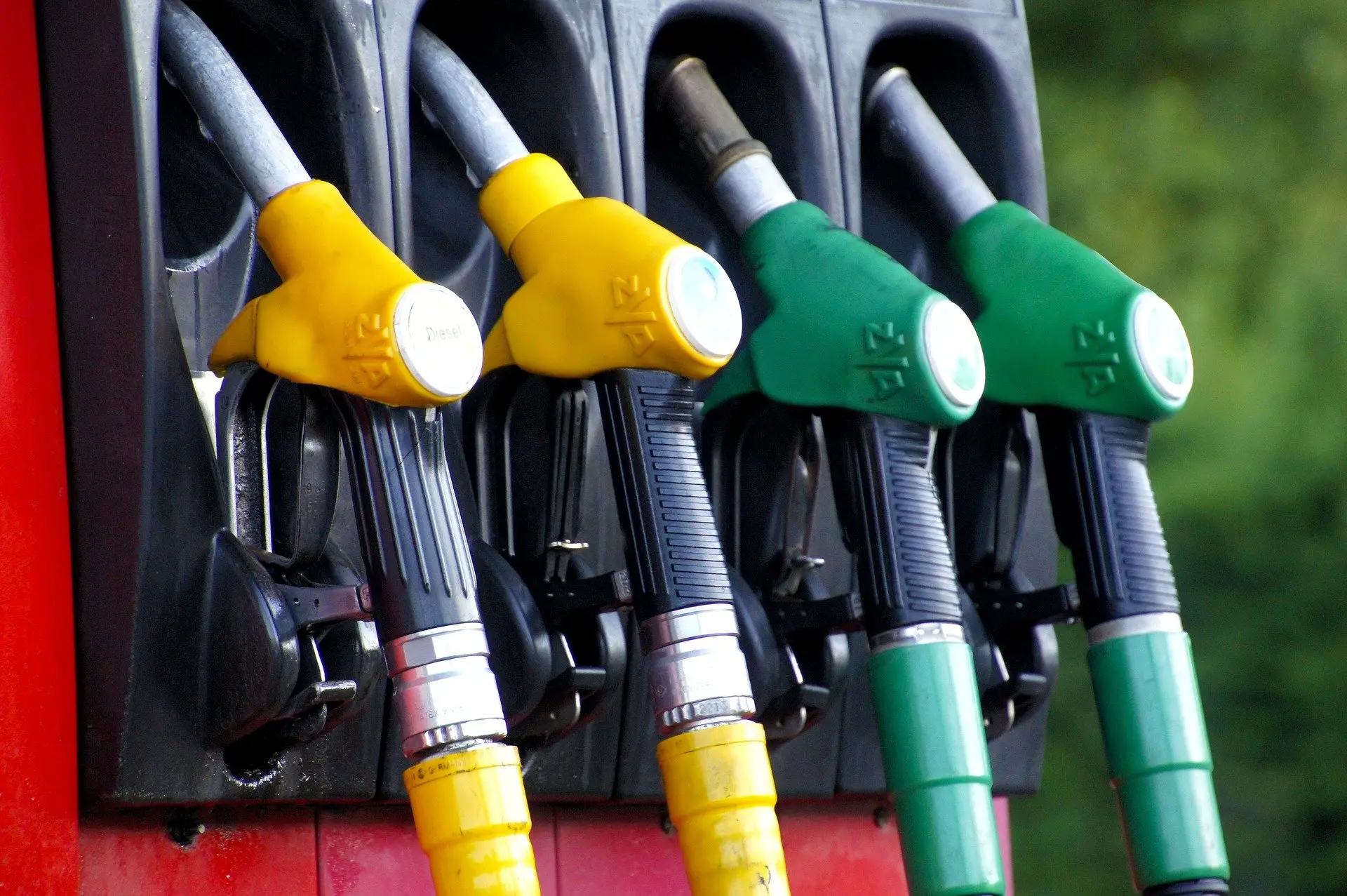 Gasolina e etanol têm queda de preço em Poços