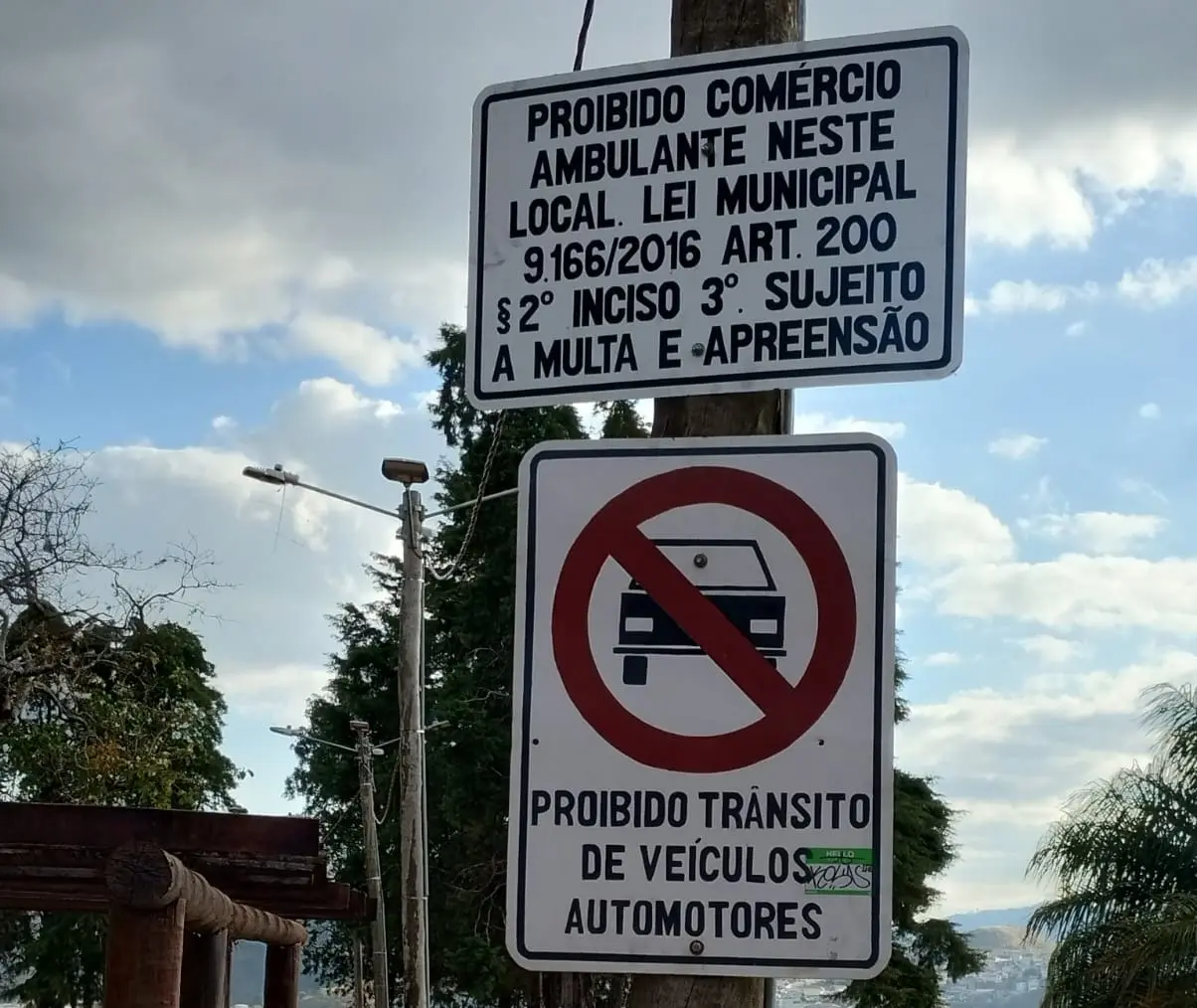 Prefeitura instala placas em mirantes proibindo comércio ambulante