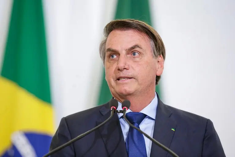 PF cumpre mandados na casa de Jair Bolsonaro, que usará tornozeleira
