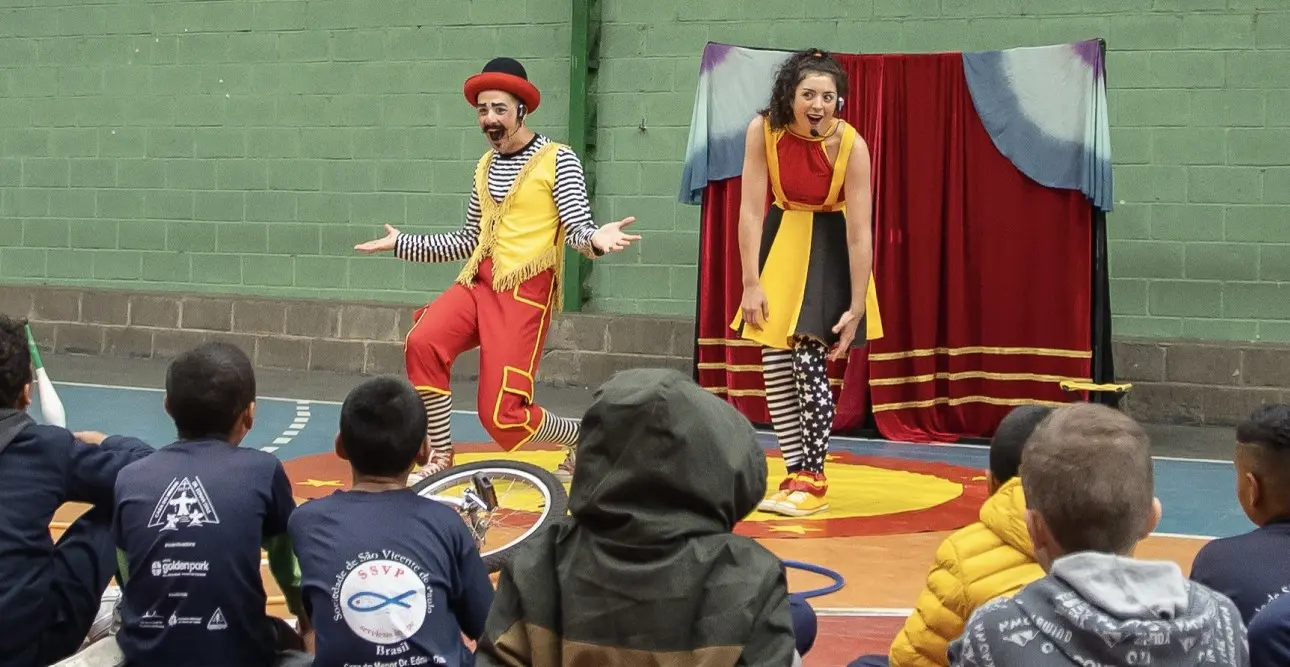 Cia. Circônicos leva a magia do circo para bairros de Poços