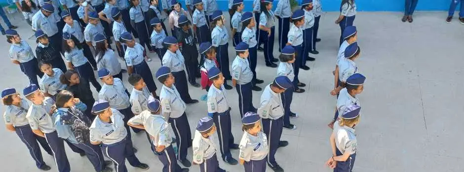 Escolas de Poços recebem orientações para adesão ao modelo cívico-militar