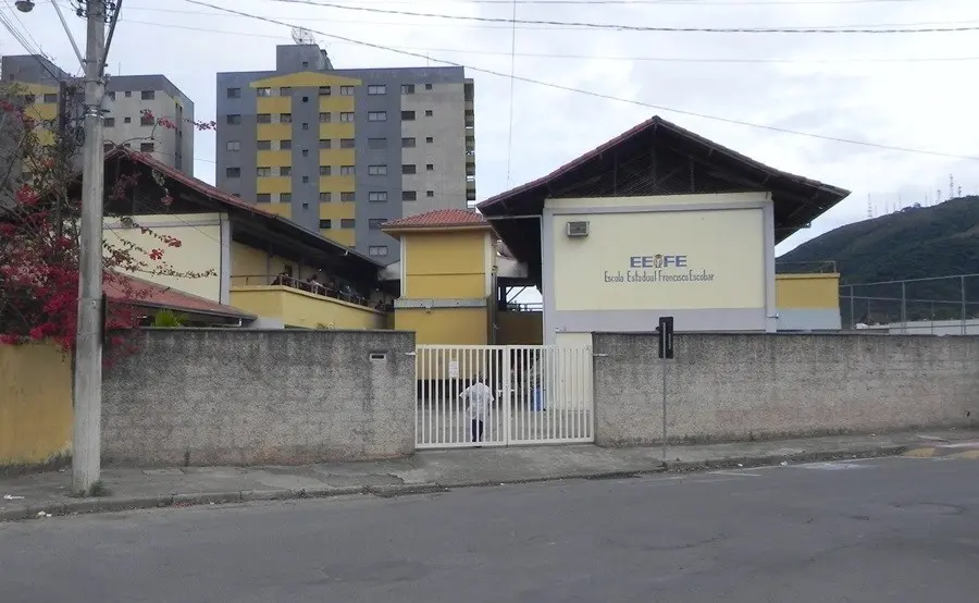 Poços tem duas escolas interessadas no modelo cívico-militar; assembleias foram interrompidas