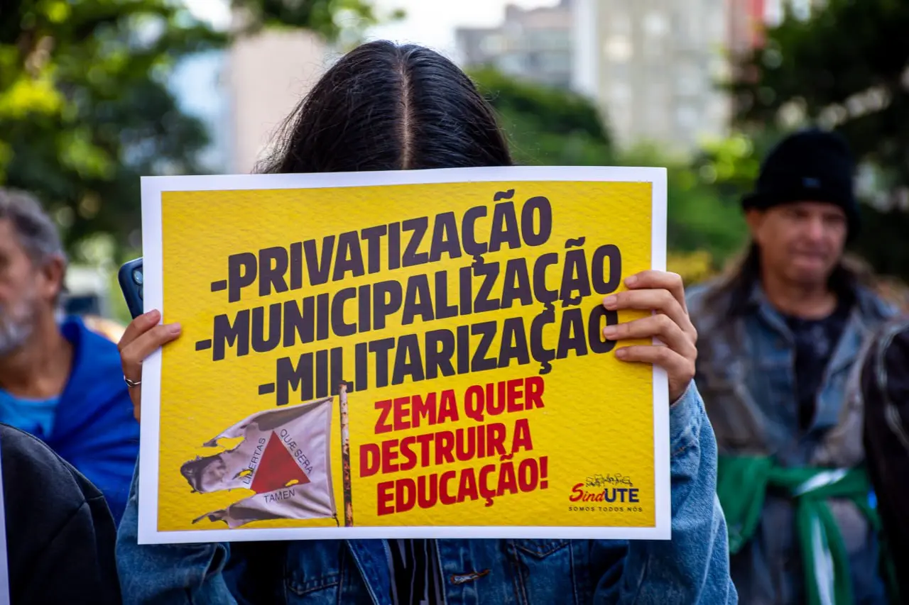 Sind-Ute ajuíza ação civil contra implementação das escolas cívico-militares em Minas