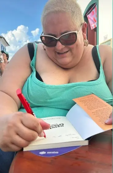 Escritora de Poços lança livro durante Feira Literária em Paraty