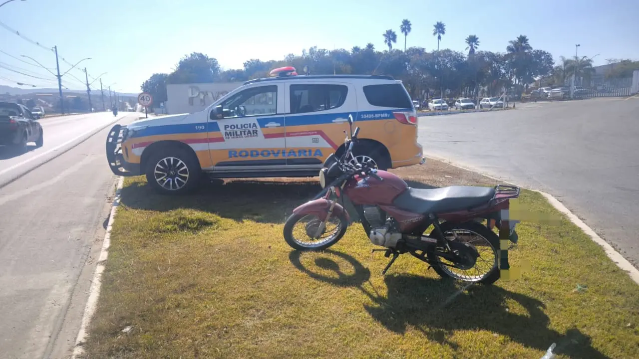 PMR prende motociclista após adulteração da placa do veículo