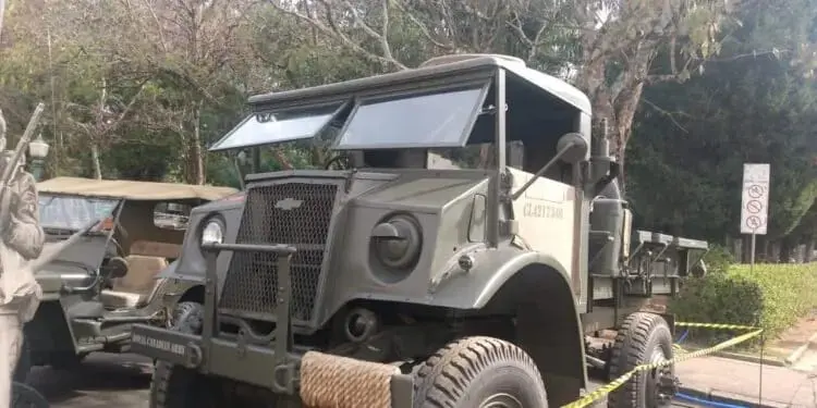 Veículos de guerra viram atração no Poços Classic Car em Poços de Caldas