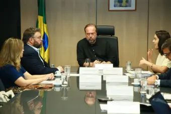 Ministro de Minas e Energia recebe prefeito de Águas da Prata para tratar de impactos da mineração