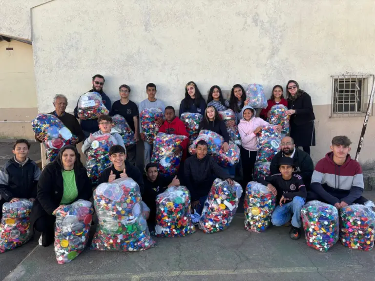 Projeto “Ecotampinhas” da escola José Castro de Araújo beneficia o meio ambiente e a causa animal