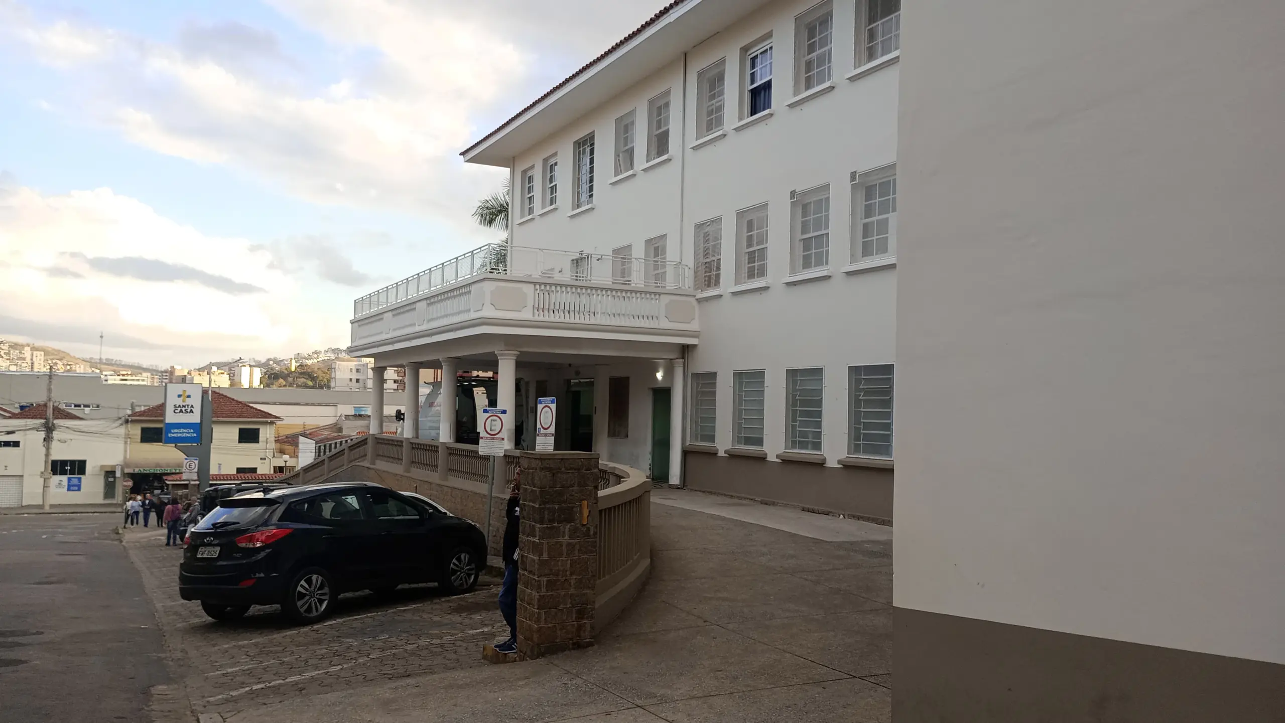 Santa Casa interdita entrada da urgência para obras