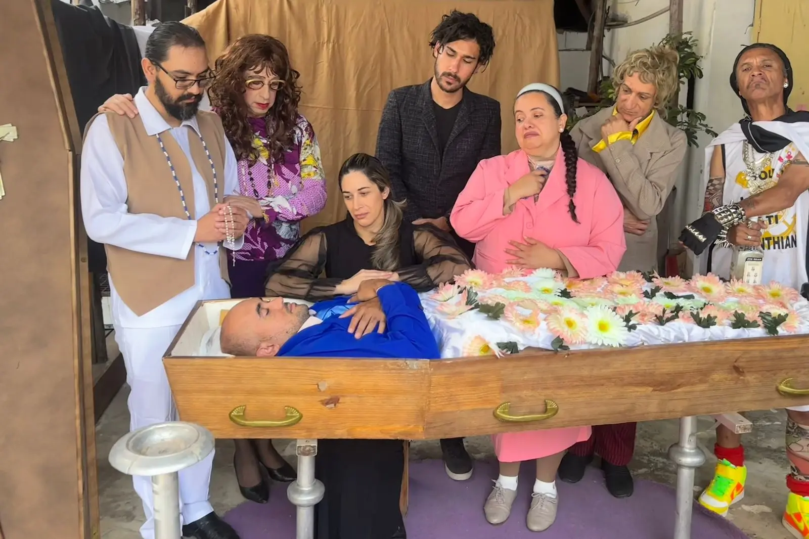 Sucesso de público, "Velório à Brasileira" está na programação do Festival de Inverno