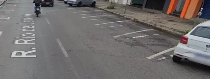 Vereador questiona cobrança de estacionamento rotativo em vagas sem demarcação