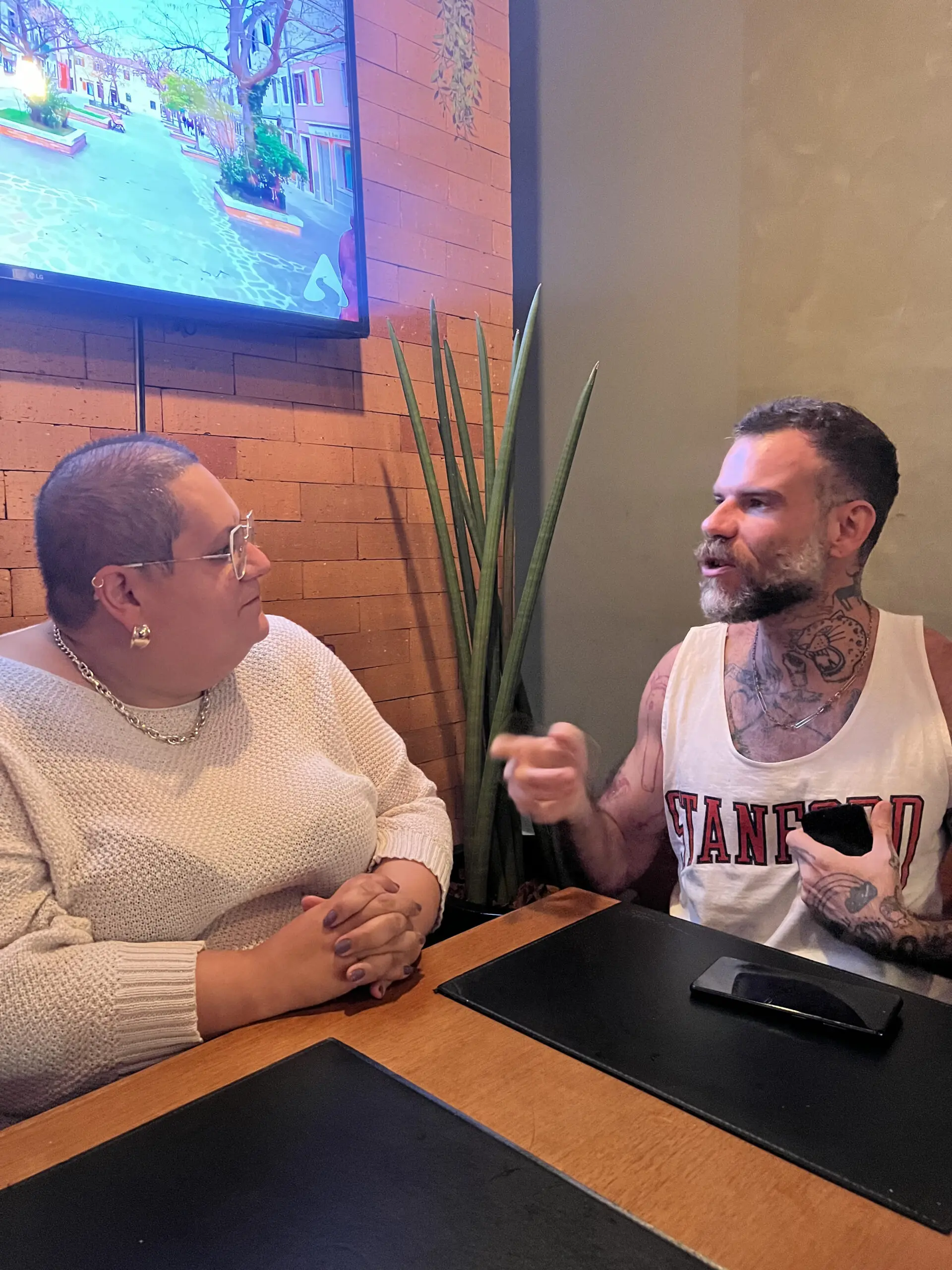 Chico Felitti e Bia Trevisan participam de celebração de 7 anos do podcast Rabiscos na MIA