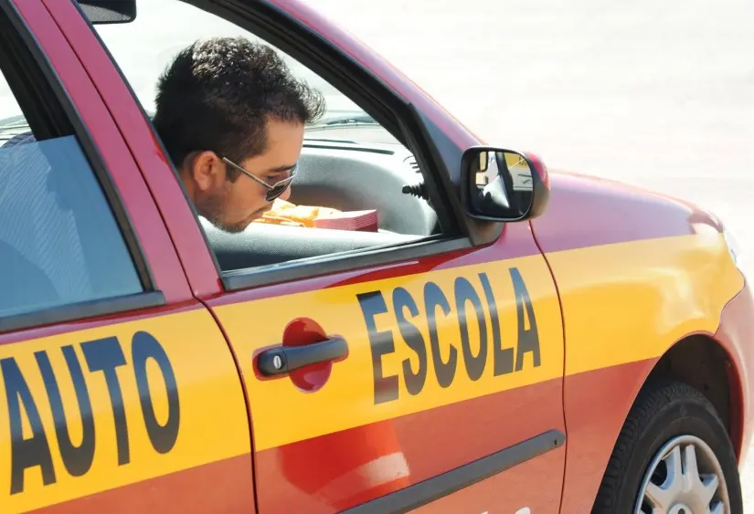 Procon divulga pesquisa de preços dos serviços de autoescolas