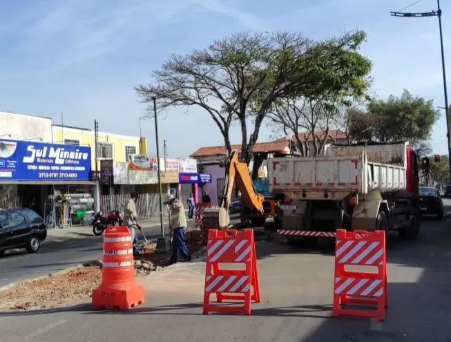 Avenida no Cohab passa por revitalização, com projeto de segurança e paisagismo