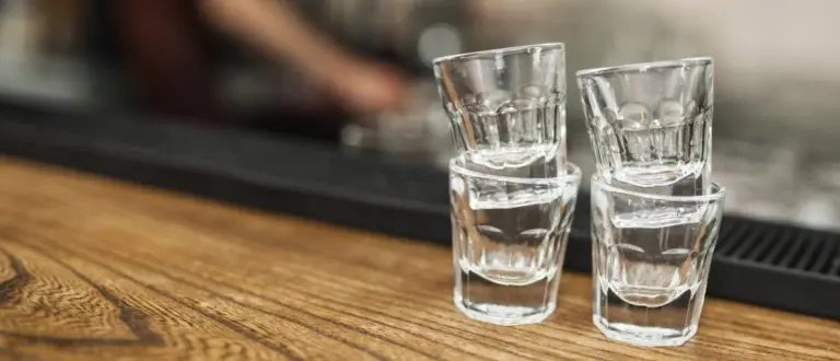 Governo de Minas sanciona lei que vai facilitar a produção de cachaça e aguardente de cana