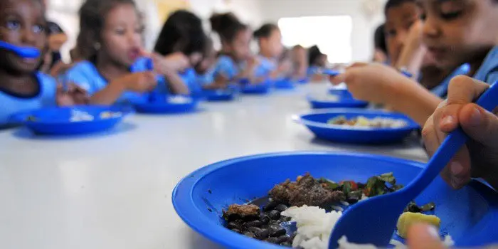 Programas sociais vão adquirir alimentos que iriam para os EUA, diz ministro