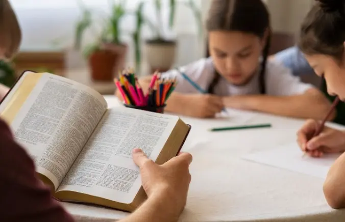 Vereador propõe Bíblia como recurso paradidático nas escolas de Poços