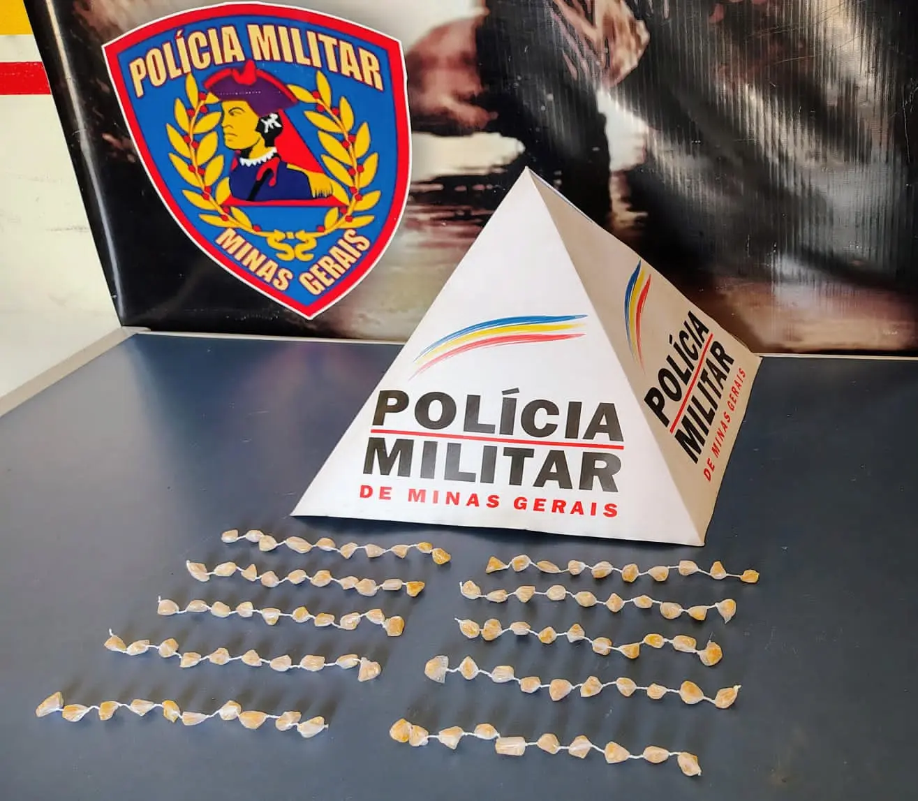 Homem é preso com 100 pedras de crack em Poços