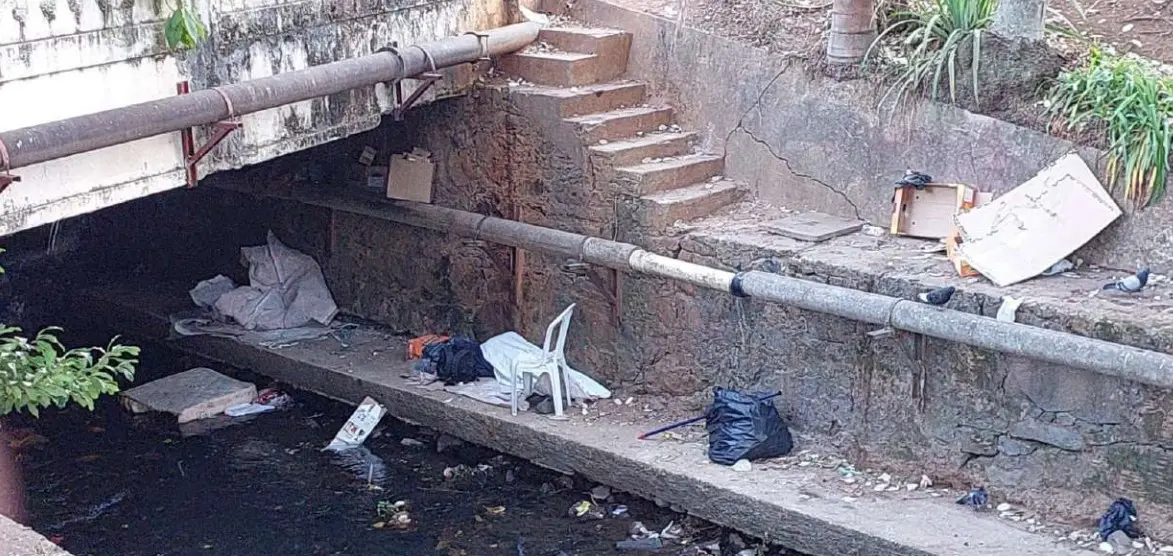 Vereador denuncia agravamento da situação sob ponte da praça Dom Pedro II