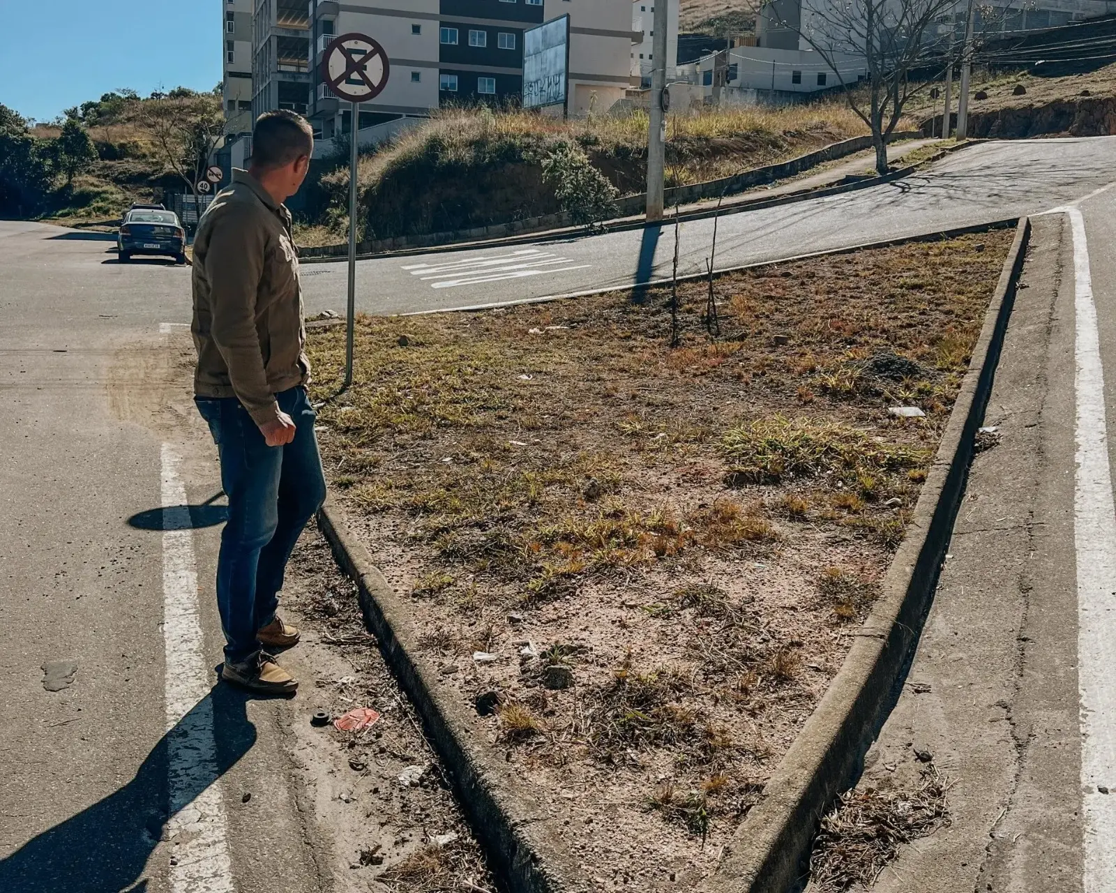 Vereador visita bairro Summer Ville e pede construção de rotatória 