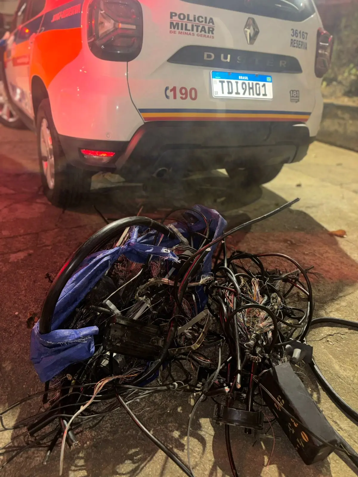 Dois homens são presos por furto de fios de cobre em empresa de telecomunicações