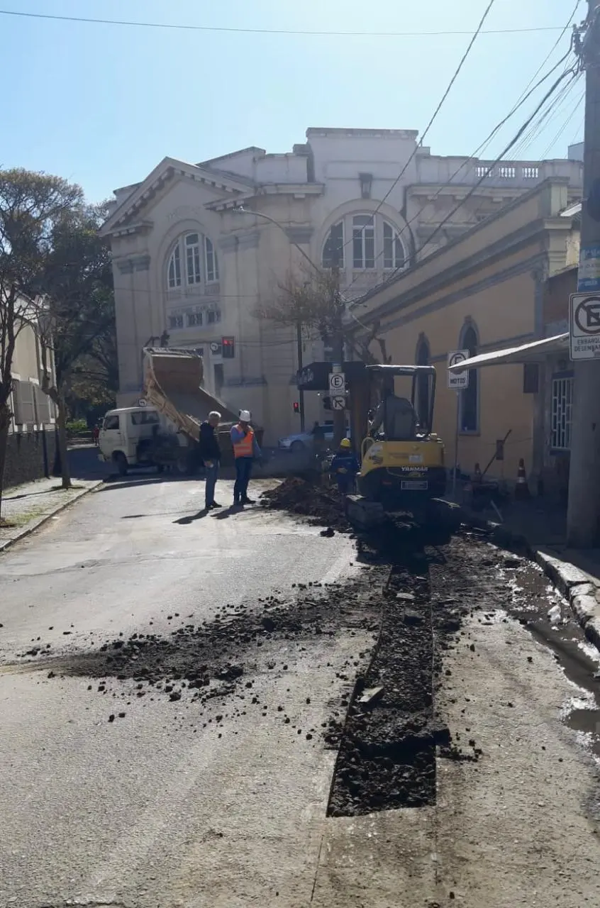 Rua Paraná fechada para obras do DMAE até sexta-feira